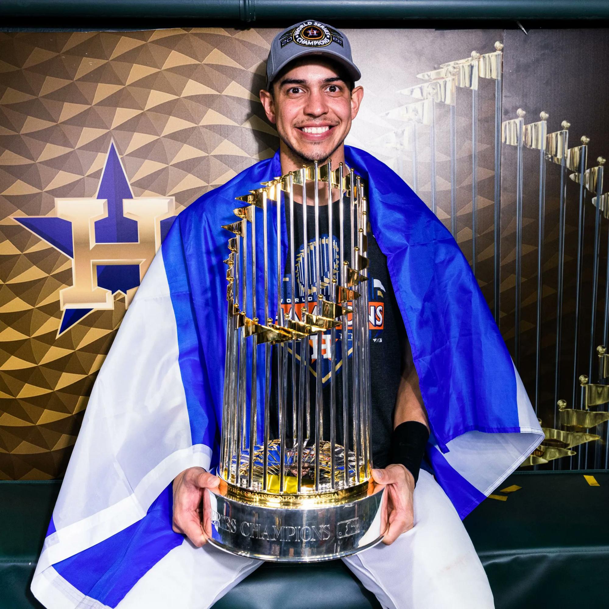 Mauricio Dubón soñaba con jugar en las Grandes Ligas. Con los Astros de Houston, ganó la Serie Mundial y un Guante de Oro.