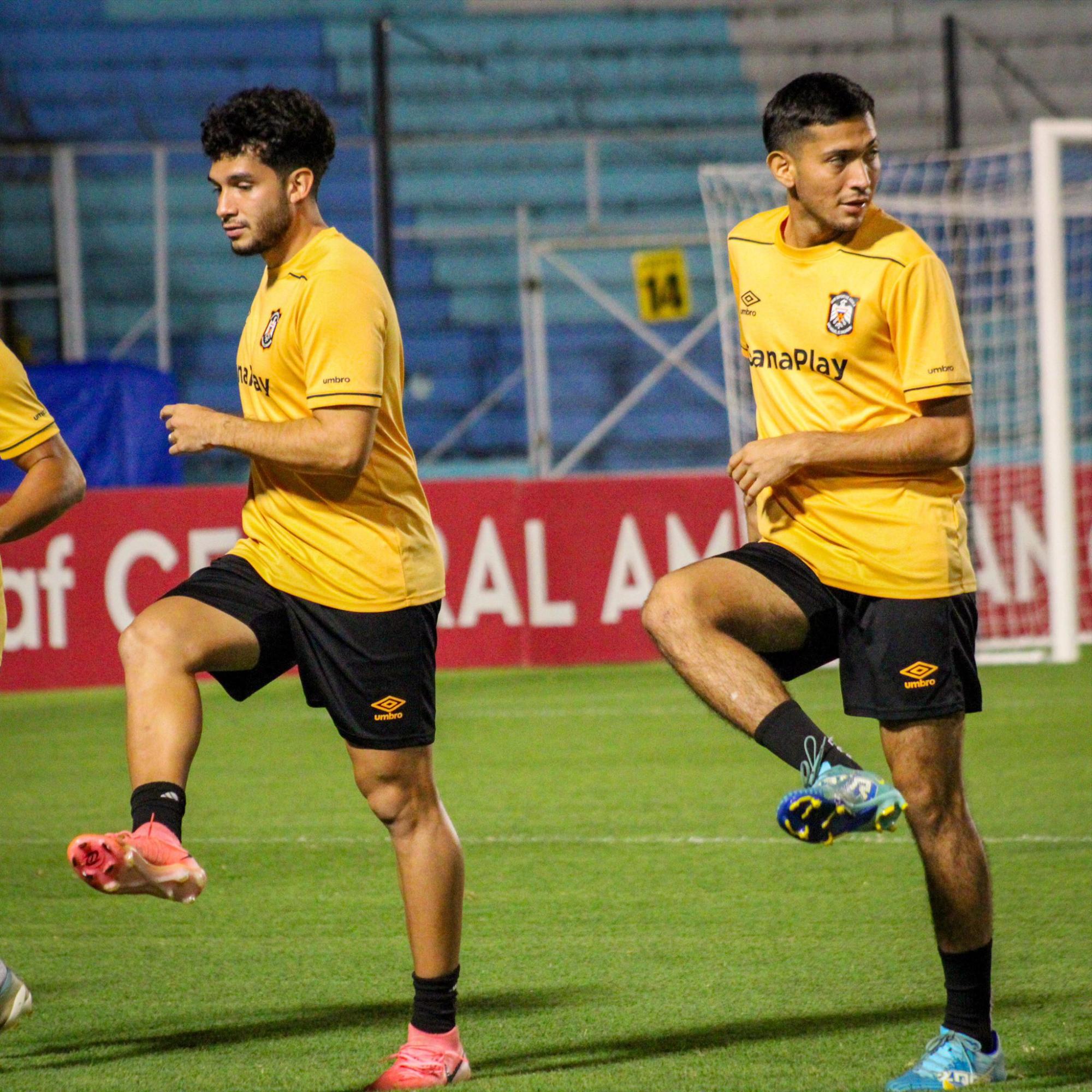 Darwin Cerén hace una comparación entre Olimpia y Motagua previo al duelo de repechaje