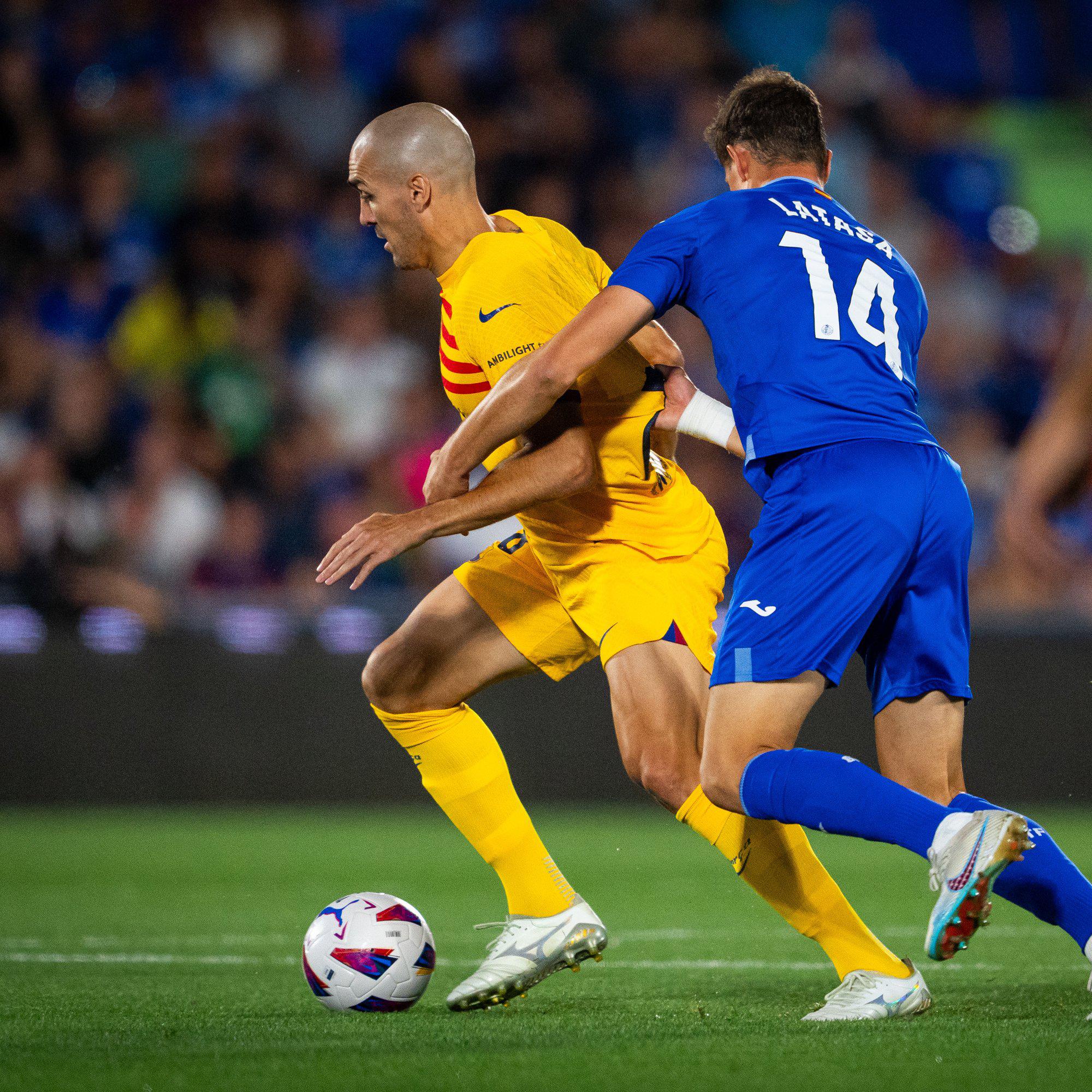 En un polémico final: Barcelona pierde sus primeros puntos de la temporada tras empatar contra Getafe; Choco Lozano debutó