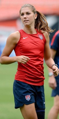 Alex Morgan, una belleza estadounidense dentro y fuera de la cancha