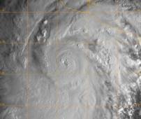 El monstruoso huracán Patricia tocó tierra este viernes a la costa oeste de México, es considerado el más poderoso jamás registrado en el mundo, por lo que las autoridades se declararon en máxima alerta y la población se preparaba para recibir el impacto. Fotos AFP