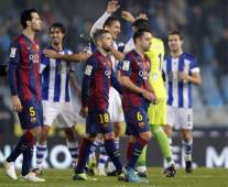 Real Sociedad le supo jugar al Barcelona y mantuvo su arco invicto. Jordi Alba metió un autogol (2’). Real Madrid sigue siendo líder de la Liga.. Foto AFP.