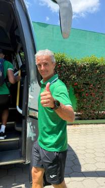 Pablo Lavallén viajó con el equipo a La Paz.