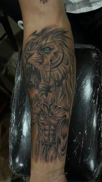 El tatuaje de León que se hizo el jugador del Olimpia, Kevin López.