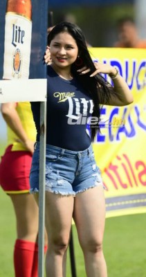 Chicas, ternura y calor: El ambiente previo al Marathón-Honduras Progreso