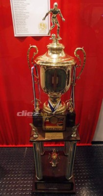 Una a una: Así son las 31 copas que Olimpia ha ganado en Liga Nacional de Honduras