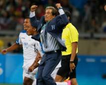Jorge Luis Pinto celebró por todo lo alto la clasificación a las semifinales de Río 2016.