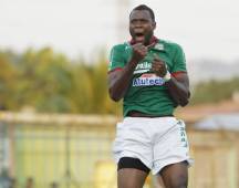 De llegar a un acuerdo, Yustin Arboleda jugaría en otro equipo la próxima temporada.