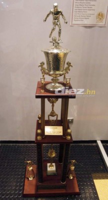 Una a una: Así son las 31 copas que Olimpia ha ganado en Liga Nacional de Honduras