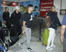Los jugadores australianos llegaron de la manera más silenciosa al aeropuerto Ramón Villeda Morales y no atendieron a los medios de comunicación.