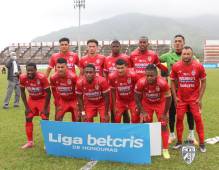 La plantilla de Real Sociedad en uno de sus juegos del Torneo Clausura 2021-22.