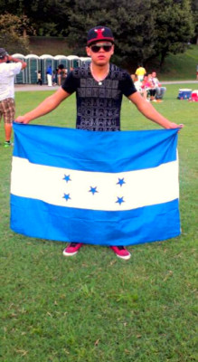 Hondureños por el mundo vibrando por la Bicolor