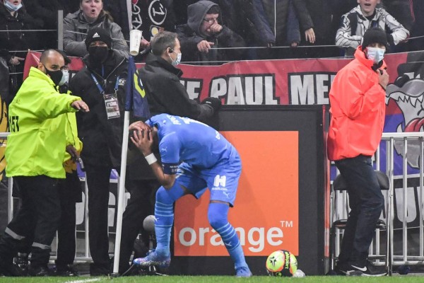 Fotos: Así fue la agresión que sufrió Payet en la Liga de Francia; ¡botellazo en la cabeza!