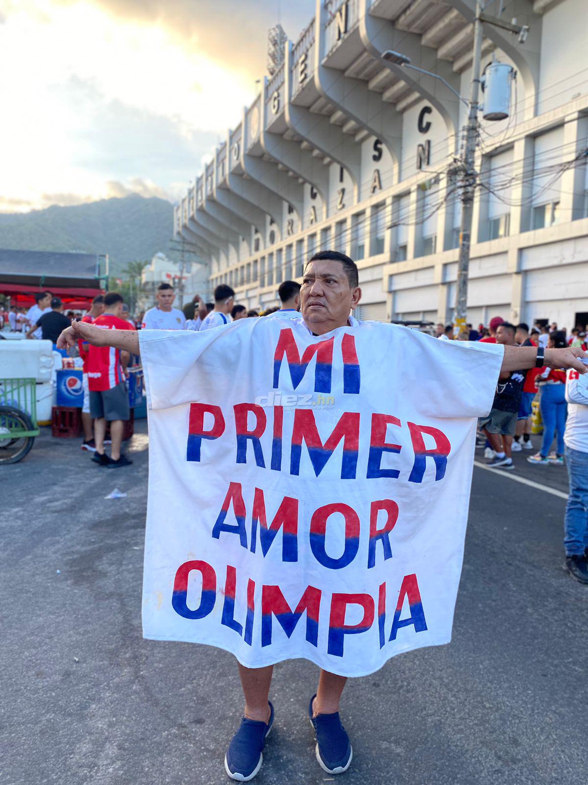 Barrista del Olimpia desde 1986, a Don Issa se le puede distinguir por su llamativa manta en cada juego del Olimpia.