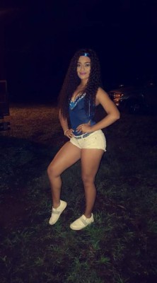 Ella es Diana Johnson, la bella colocha que engalana los juegos de Liga Nacional