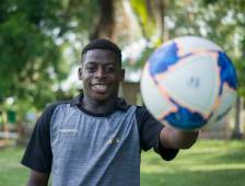 Cristhian Bermúdez (18 años) sonríe para el lente de DIEZ. Foto: Mauricio Ayala.