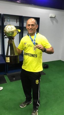 Gilberto Reyes, el médico de Real España que lucha en primera línea contra el coronavirus