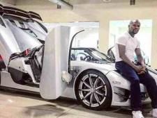 'Money' Mayweather se dio otro gran gusto gracias a la fortuna, esta vez, el norteamericano se compró la máxima joya sueca: el superdeportivo Koenigsegg CCXR Trevita valorado cerca de 5 millones de dólares.