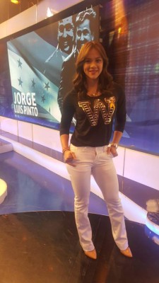 ¿Quién es Isabel Zambrano, la hermosa y sexy chica de los deportes en Televicentro?