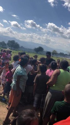 ¡Noble gesto! Rony Martínez lleva alegría a niños y ancianos en Colón