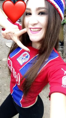 Ella es Lissy Ayala, la encantadora aficionada del Olimpia