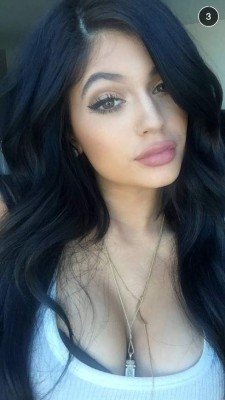 Kylie Jenner, la sexy hermana de las Kardashian adicta a los deportes