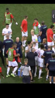 La tristeza de Mbappé, aficionado invade y crack de Suiza no hace caso a Cristiano Ronaldo con la Coca Cola