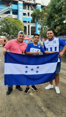 Honduras vs Panamá: El estadio Olímpico con lona, anillos de seguridad y primeros hinchas en llegar