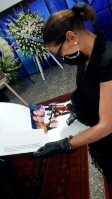 Familia de Rafael Callejas lo despide en un velorio con pocas personas