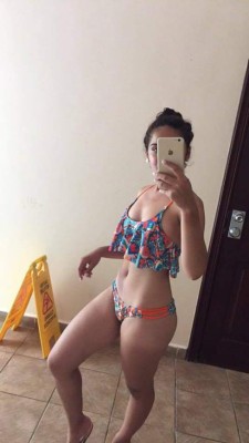 Cesia de León, la modelo hondureña que sube la temperatura de Semana Santa