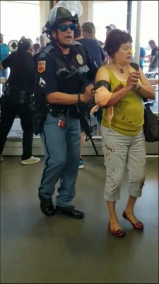 Las desgarradoras fotos del tiroteo que dejó varios muertos en un Walmart en Texas