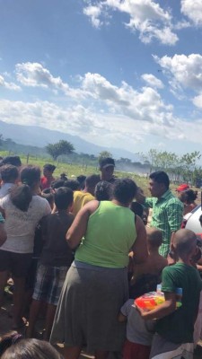 ¡Noble gesto! Rony Martínez lleva alegría a niños y ancianos en Colón