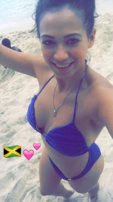 FOTOS: Así es la sexy locutora hondureña que se desnudó por la selección