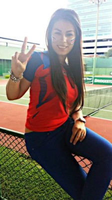 ¡Hermosa diputada! Pareja de futbolista tico embellece la política de su país