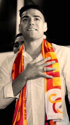 Así se recibe a un crack: Espectacular acogida a Falcao, nuevo jugador del Galatasaray