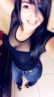 Azaria Torres, la linda novia de jugador extranjero de Liga Nacional