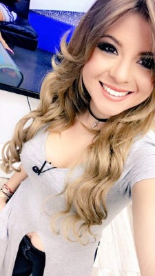 Las fotos más sensuales de Diana Calderón, una de las periodistas más lindas de El Salvador