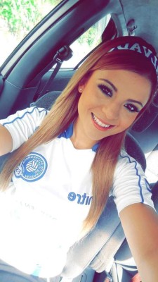 Las fotos más sensuales de Diana Calderón, una de las periodistas más lindas de El Salvador