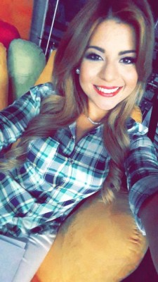 Las fotos más sensuales de Diana Calderón, una de las periodistas más lindas de El Salvador