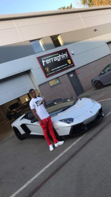 ¡De lujo! Los Lamborghinis que vende un solo hombre a los cracks de la Premier League