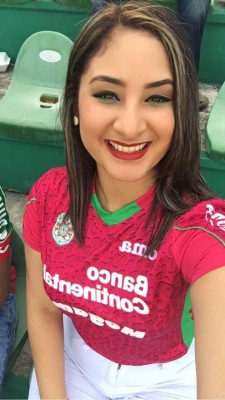 Conocé a Pamela Hernández, la bella novia del delantero de Marathón y la Selección, Diego Reyes