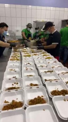 Volpi y Espíndola reparten comida a los más necesitados en medio del coronavirus