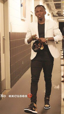 ¡Opulencia! Los looks de Alberth Elis cuando llega al estadio de Dynamo