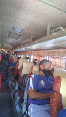 Fotos del Ascenso: Presidente del Savio subido en un muro, fila con examen covid y medidas de bioseguridad