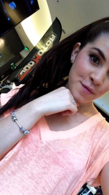 Pamela Guzmán, la tica que acelera a fondo motores y corazones