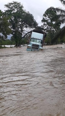 ¡Inundaciones, evacuaciones y rescates! Huracán Eta descarga su furia en territorio hondureño