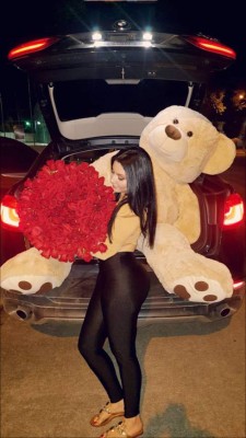 Las últimas fotos de Ariana Herchi que incendian las redes