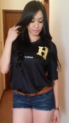 ¿Qué fue de Mabiza Caravante, la sexy modelo y bella aficionada de Real España?