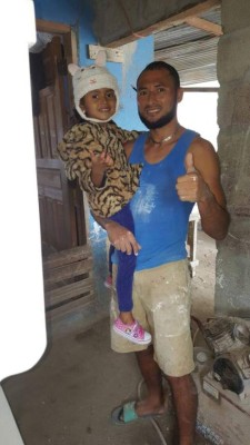 Así es la nueva vida del futbolista Manuel Doño en el taller de ebanistería