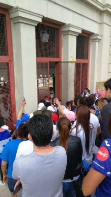 Hondureños en Barcelona: De la ilusión a la frustración por ver a la selección de Honduras